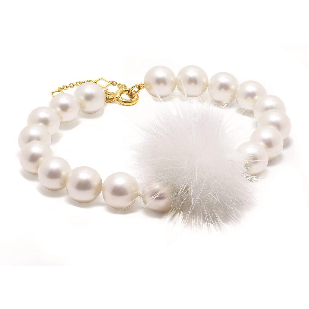 Cheek White Pearl & Pompom Bracelet – Gold-Tone Statement | IZI